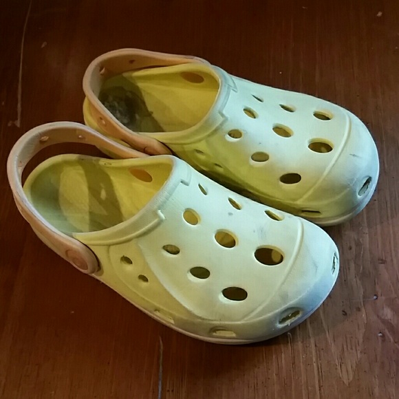 crocs non marking shoes